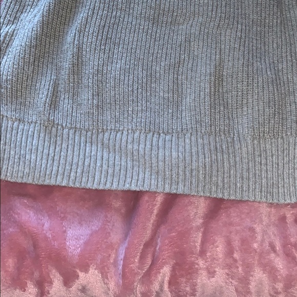 Gray sweater with lace sleeve floral pattern - Picture 4 of 6